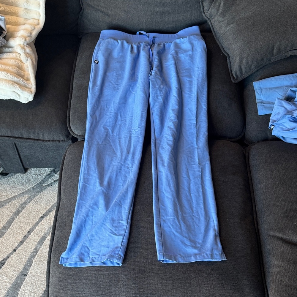 Jaanuu scrub set